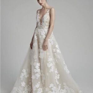 Elegant Floral Lace Wedding Dress